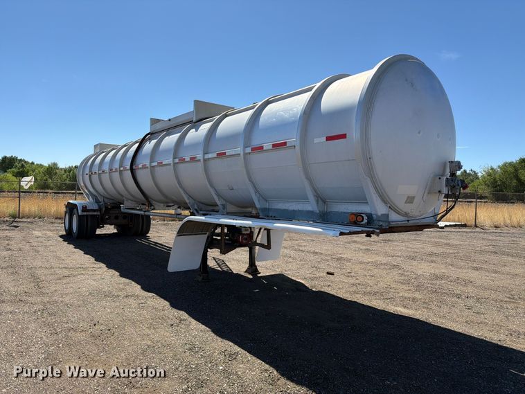 image for item FM7615 1976 Fruehauf pneumatic dry bulk trailer