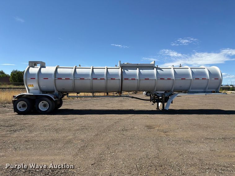 image for item FM7615 1976 Fruehauf pneumatic dry bulk trailer