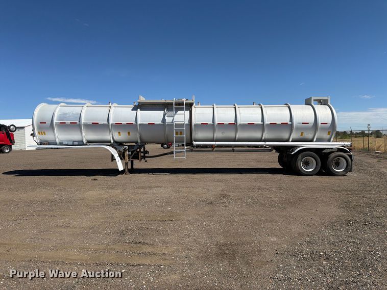 image for item FM7615 1976 Fruehauf pneumatic dry bulk trailer