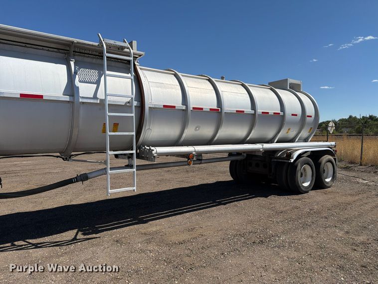 image for item FM7615 1976 Fruehauf pneumatic dry bulk trailer