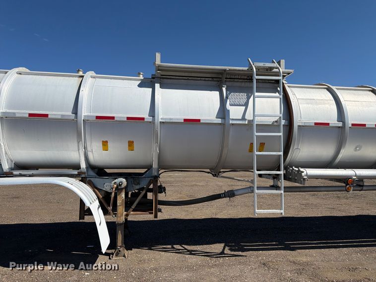 image for item FM7615 1976 Fruehauf pneumatic dry bulk trailer