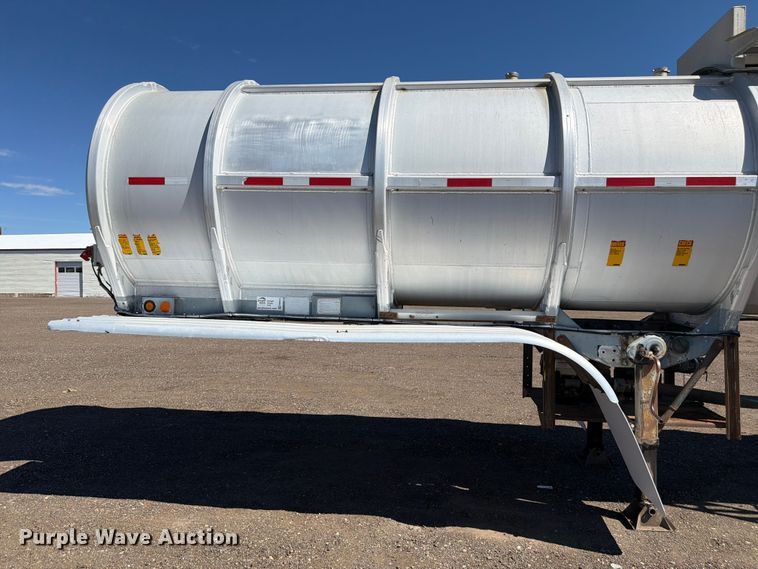 image for item FM7615 1976 Fruehauf pneumatic dry bulk trailer