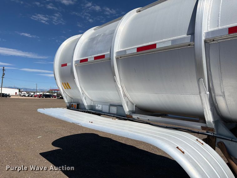 image for item FM7615 1976 Fruehauf pneumatic dry bulk trailer