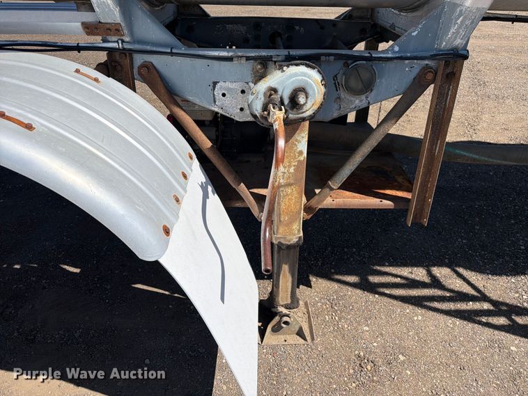 image for item FM7615 1976 Fruehauf pneumatic dry bulk trailer