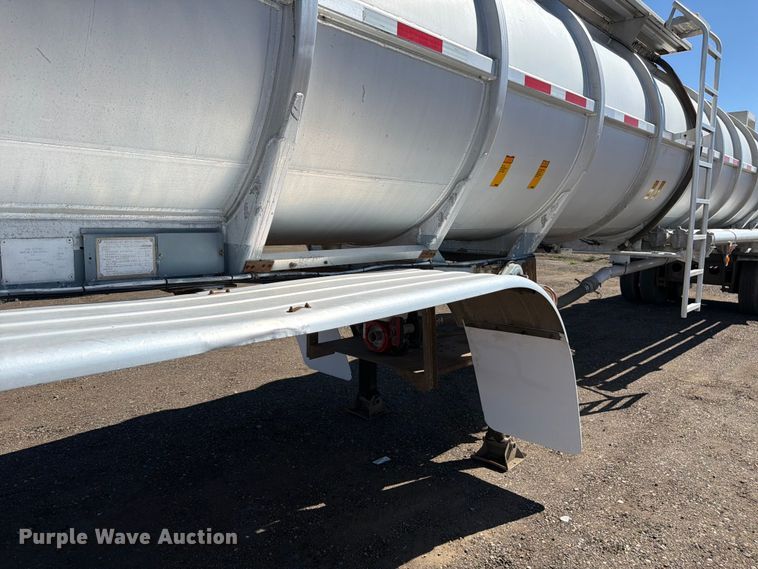 image for item FM7615 1976 Fruehauf pneumatic dry bulk trailer