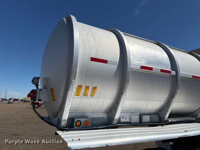 image for item FM7615 1976 Fruehauf pneumatic dry bulk trailer