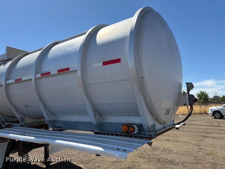 image for item FM7615 1976 Fruehauf pneumatic dry bulk trailer