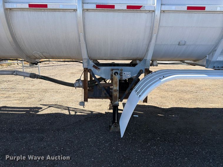 image for item FM7615 1976 Fruehauf pneumatic dry bulk trailer