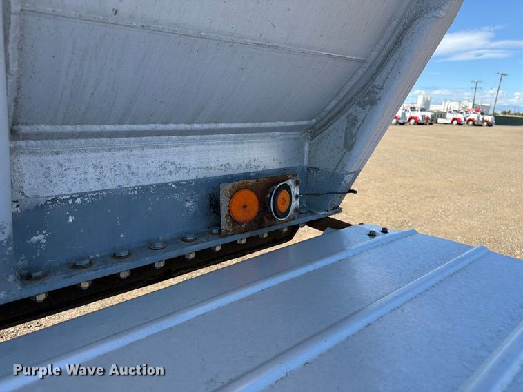 image for item FM7615 1976 Fruehauf pneumatic dry bulk trailer