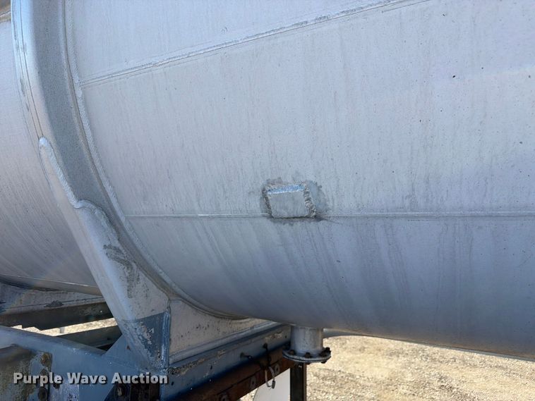 image for item FM7615 1976 Fruehauf pneumatic dry bulk trailer