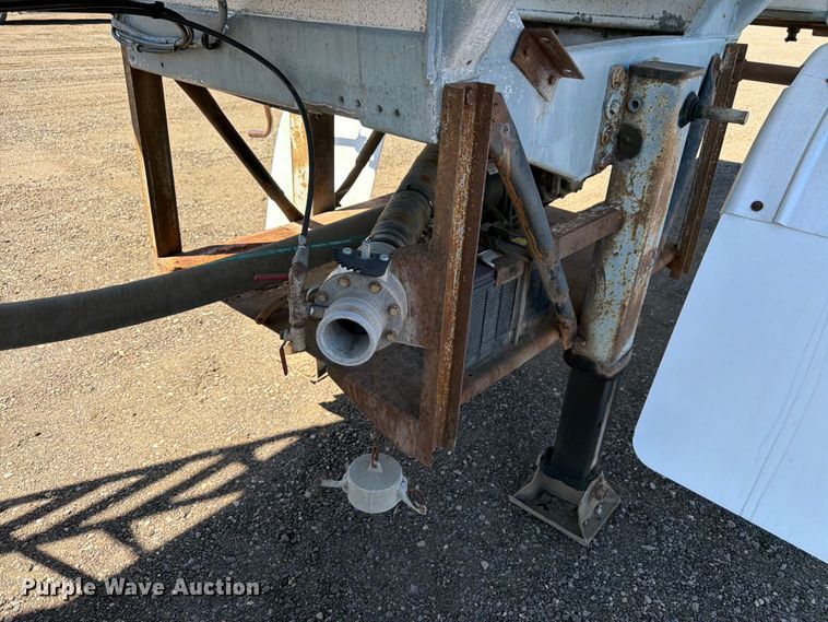 image for item FM7615 1976 Fruehauf pneumatic dry bulk trailer