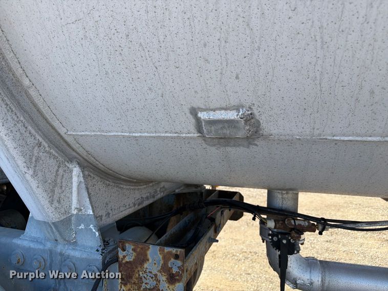 image for item FM7615 1976 Fruehauf pneumatic dry bulk trailer