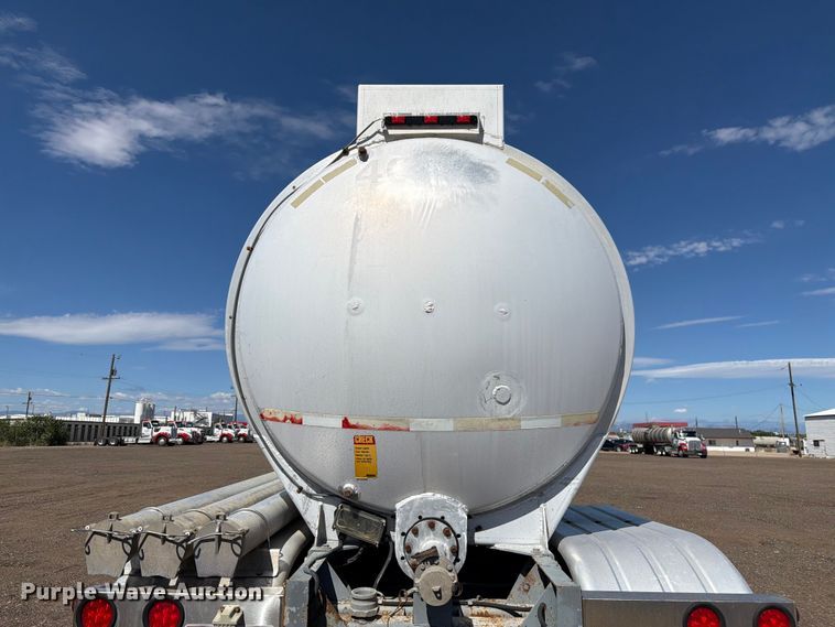 image for item FM7615 1976 Fruehauf pneumatic dry bulk trailer