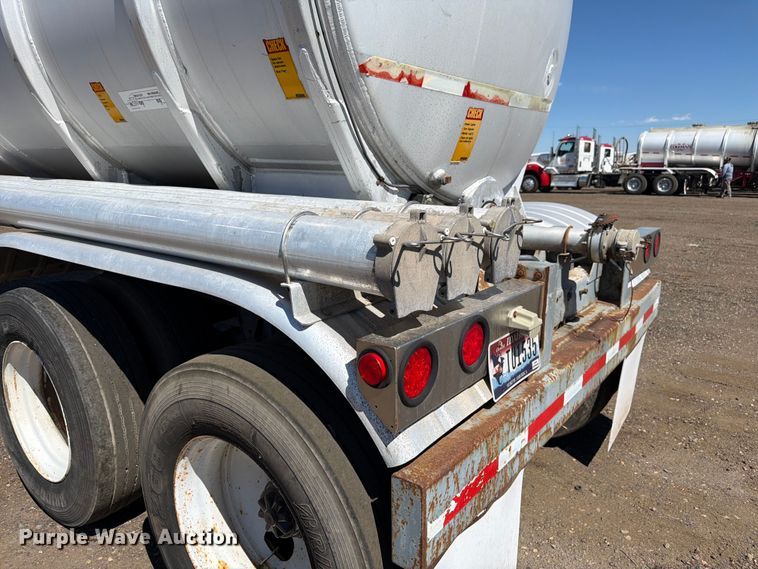 image for item FM7615 1976 Fruehauf pneumatic dry bulk trailer