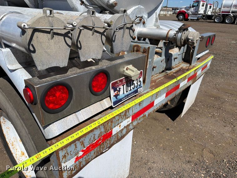 image for item FM7615 1976 Fruehauf pneumatic dry bulk trailer
