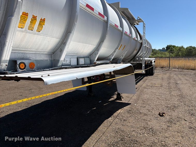 image for item FM7615 1976 Fruehauf pneumatic dry bulk trailer