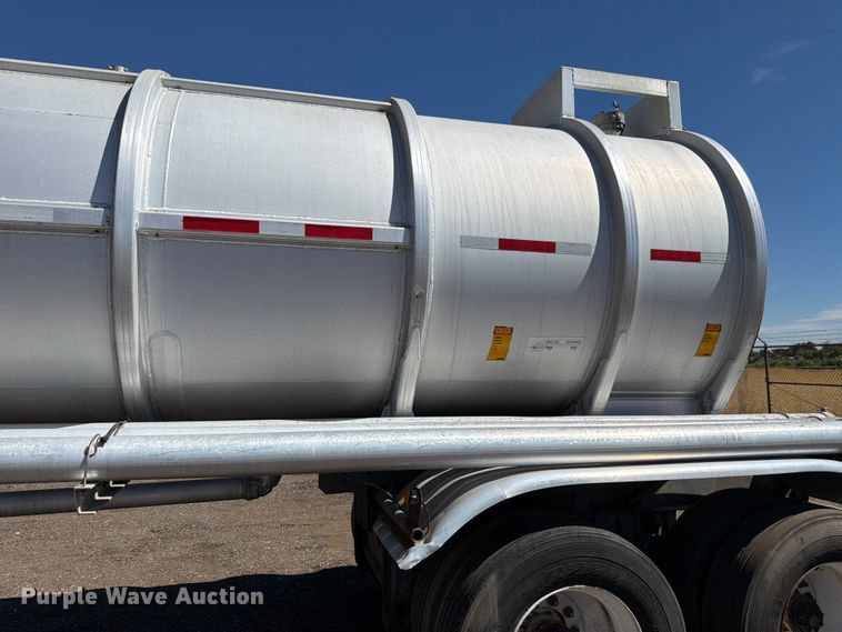image for item FM7615 1976 Fruehauf pneumatic dry bulk trailer