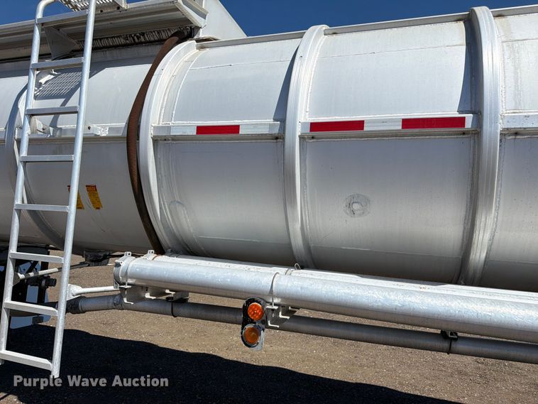 image for item FM7615 1976 Fruehauf pneumatic dry bulk trailer