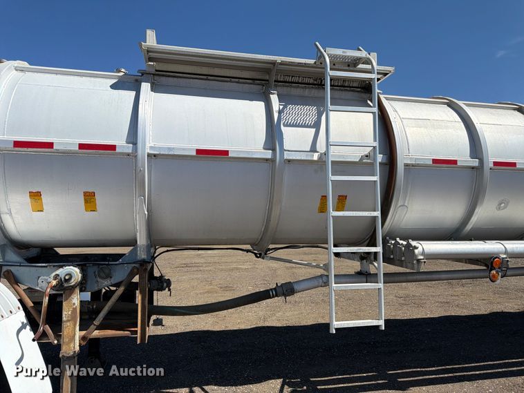 image for item FM7615 1976 Fruehauf pneumatic dry bulk trailer