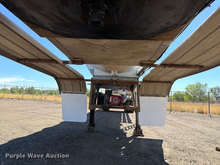 image for item FM7615 1976 Fruehauf pneumatic dry bulk trailer