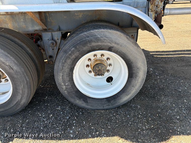 image for item FM7615 1976 Fruehauf pneumatic dry bulk trailer