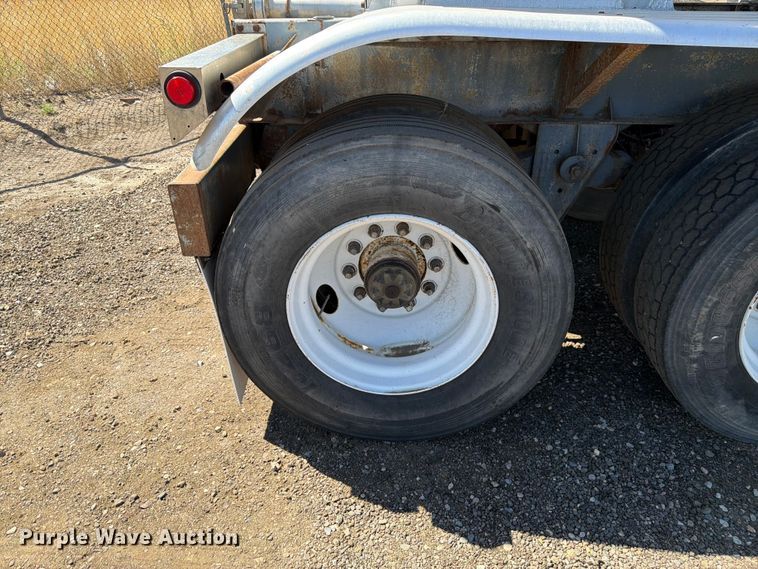image for item FM7615 1976 Fruehauf pneumatic dry bulk trailer