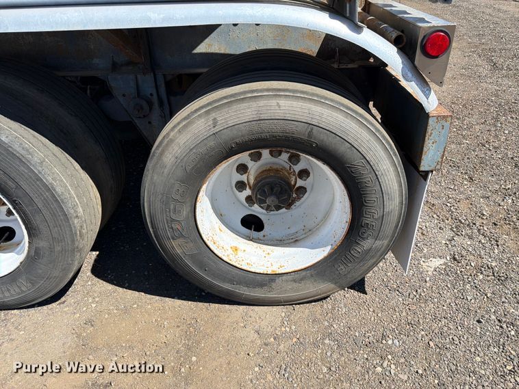 image for item FM7615 1976 Fruehauf pneumatic dry bulk trailer