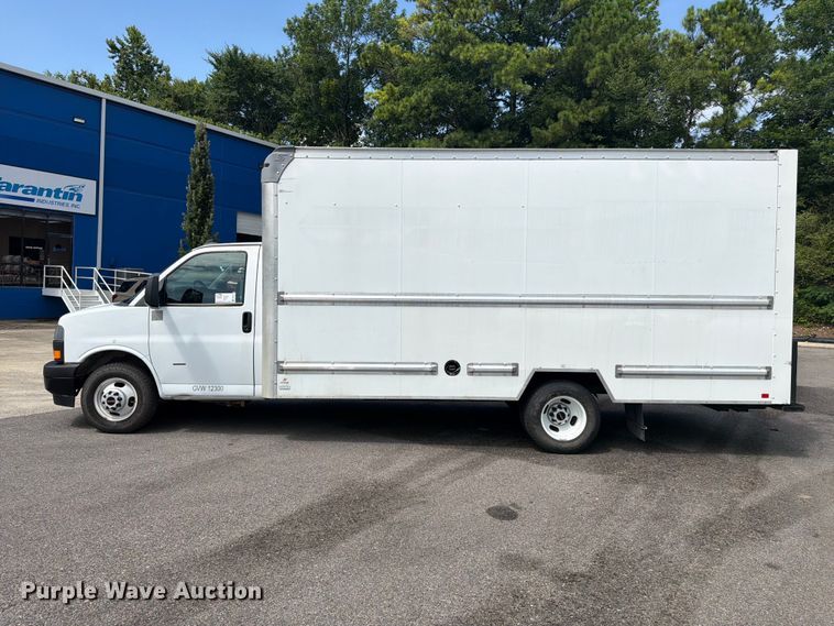 image for item FN2019 2021 GMC Savana box truck