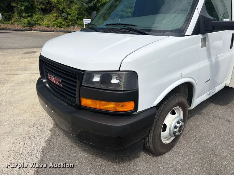 image for item FN2019 2021 GMC Savana box truck