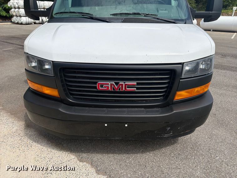 image for item FN2019 2021 GMC Savana box truck