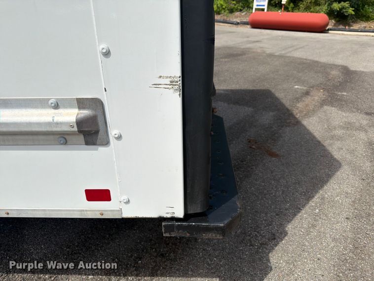 image for item FN2019 2021 GMC Savana box truck