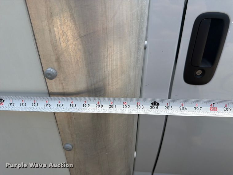 image for item FN2019 2021 GMC Savana box truck