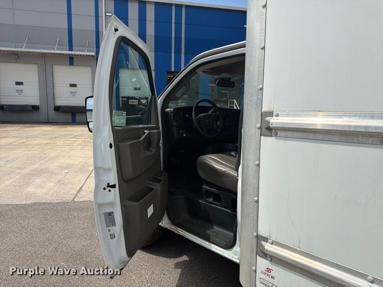 image for item FN2019 2021 GMC Savana box truck