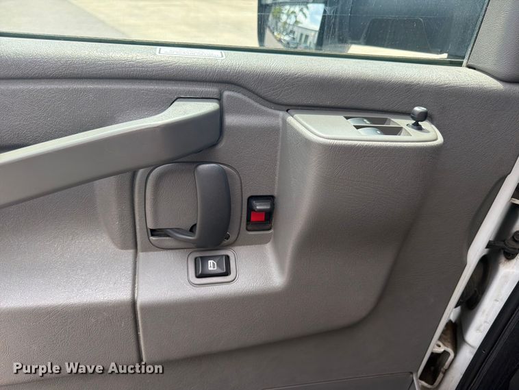 image for item FN2019 2021 GMC Savana box truck