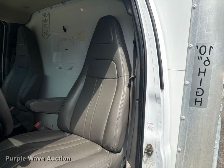 image for item FN2019 2021 GMC Savana box truck