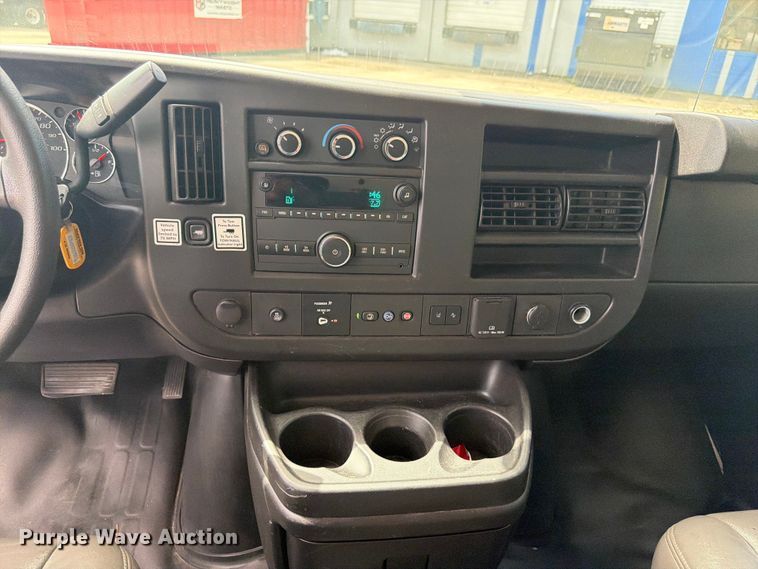 image for item FN2019 2021 GMC Savana box truck