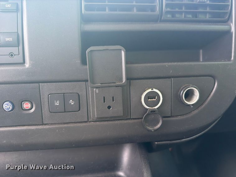image for item FN2019 2021 GMC Savana box truck