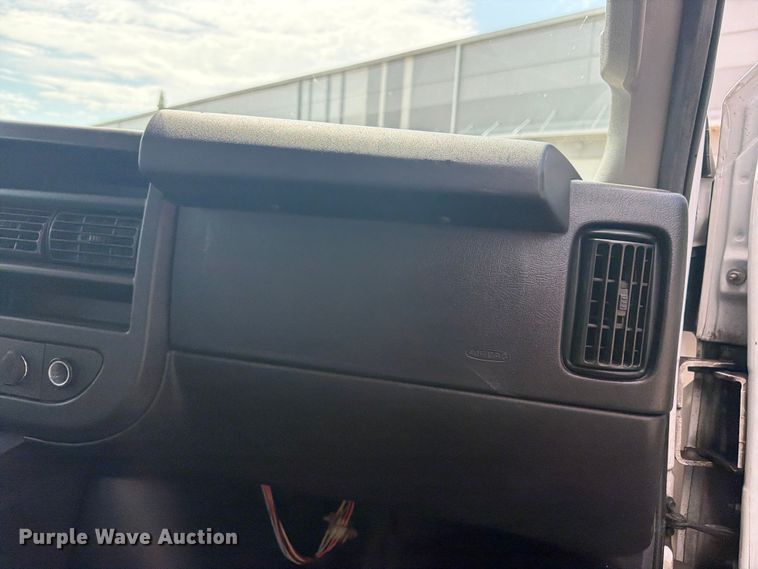 image for item FN2019 2021 GMC Savana box truck