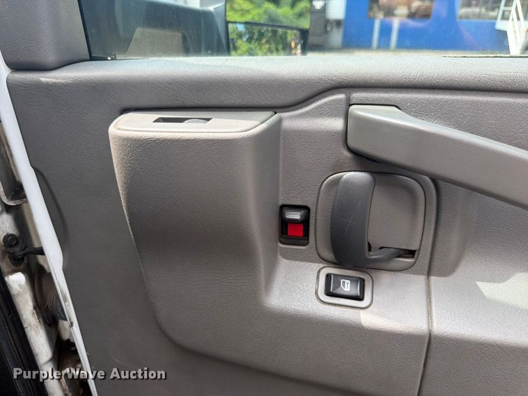 image for item FN2019 2021 GMC Savana box truck