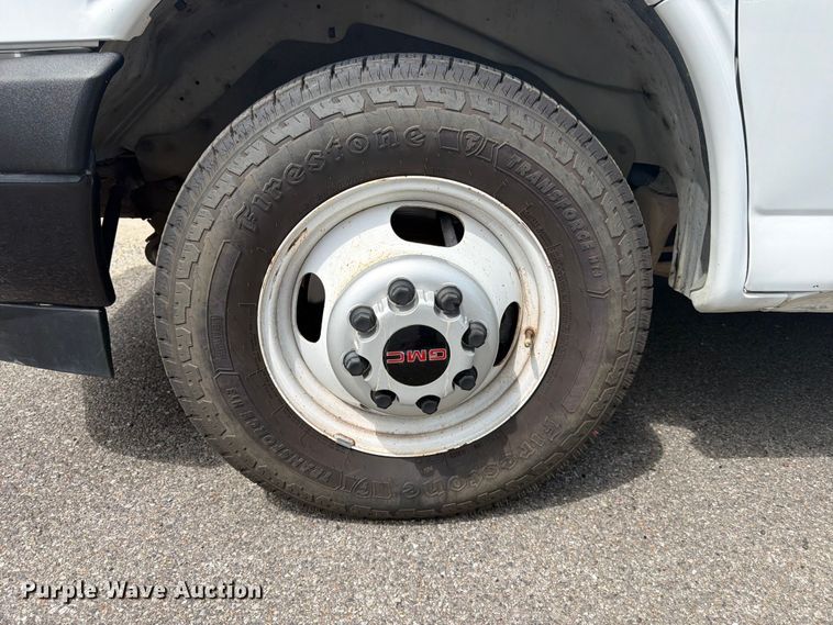 image for item FN2019 2021 GMC Savana box truck