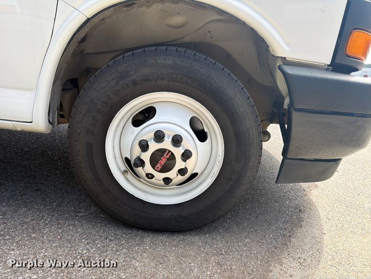 image for item FN2019 2021 GMC Savana box truck