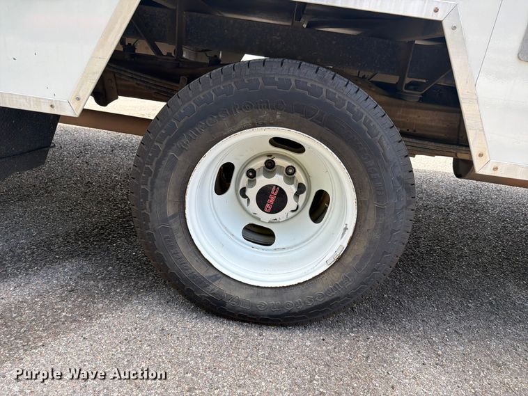 image for item FN2019 2021 GMC Savana box truck
