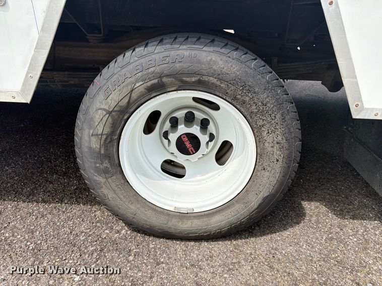 image for item FN2019 2021 GMC Savana box truck