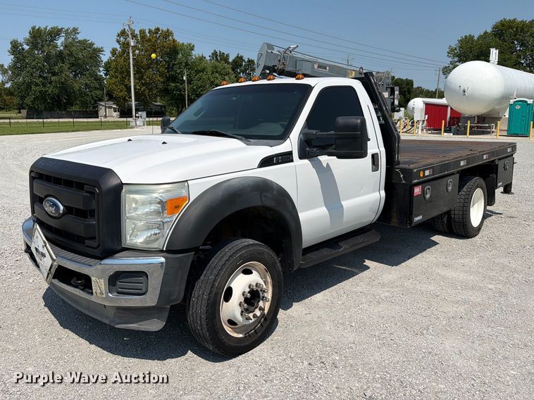 2012 Ford F550 Super Duty flatbed truck