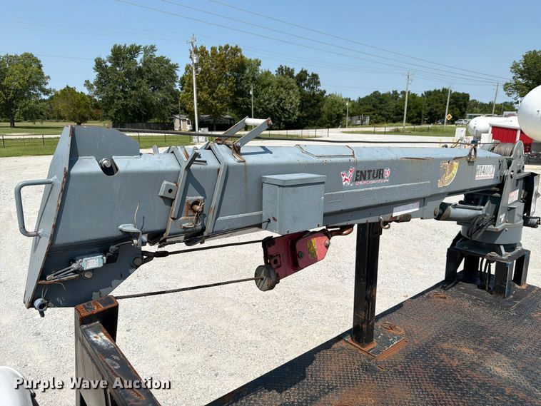 image for item FN2546 2012 Ford F550 Super Duty flatbed truck