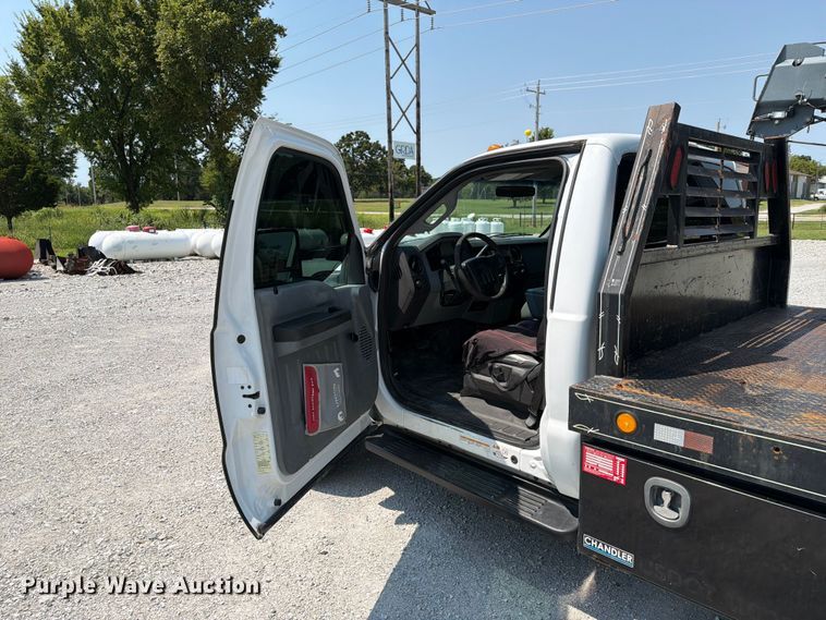 image for item FN2546 2012 Ford F550 Super Duty flatbed truck