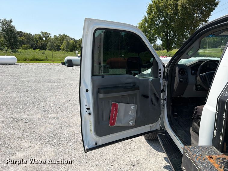 image for item FN2546 2012 Ford F550 Super Duty flatbed truck
