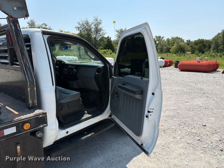 image for item FN2546 2012 Ford F550 Super Duty flatbed truck