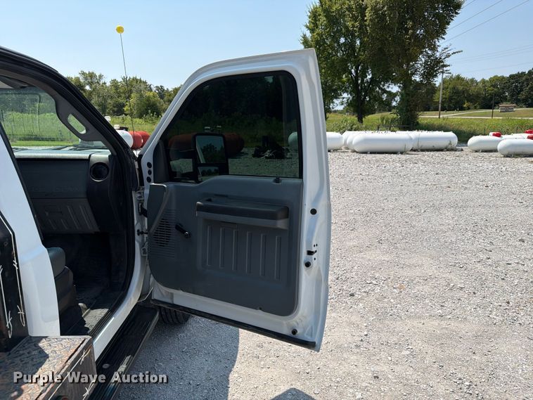 image for item FN2546 2012 Ford F550 Super Duty flatbed truck