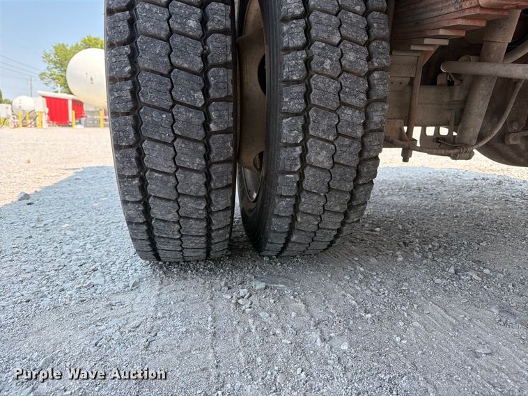 image for item FN2546 2012 Ford F550 Super Duty flatbed truck